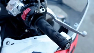 5 Trik Rahasia Atasi Handgrip Sepeda Motor Longgar, Dijamin Nggak Bakal Goyang Lagi!