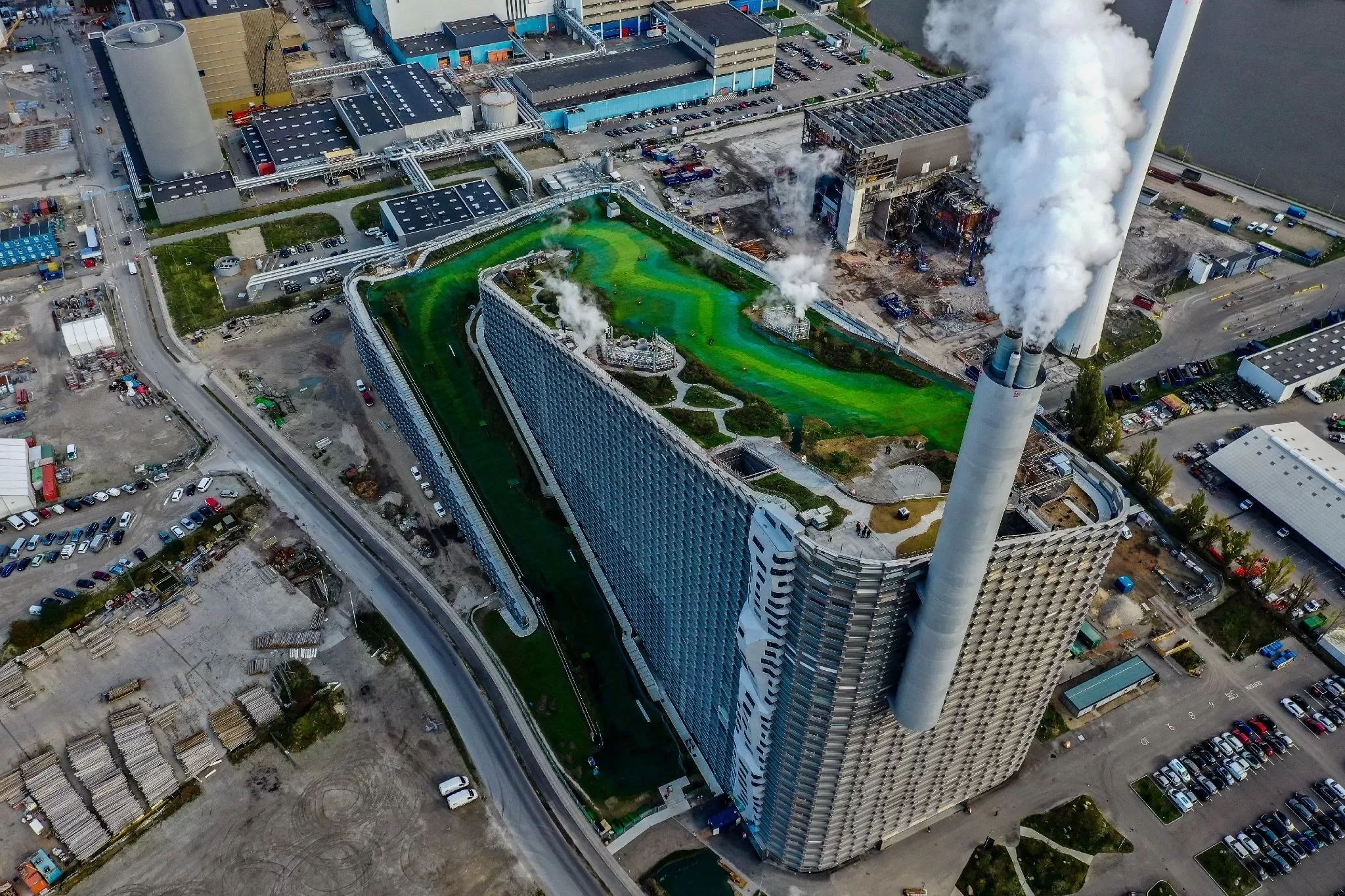 Copenhill Denmark, Tempat Pengelolaan Sampah Dalam Gedung yang Sekaligus Jadi Lokasi Rekreasi dan Olahraga