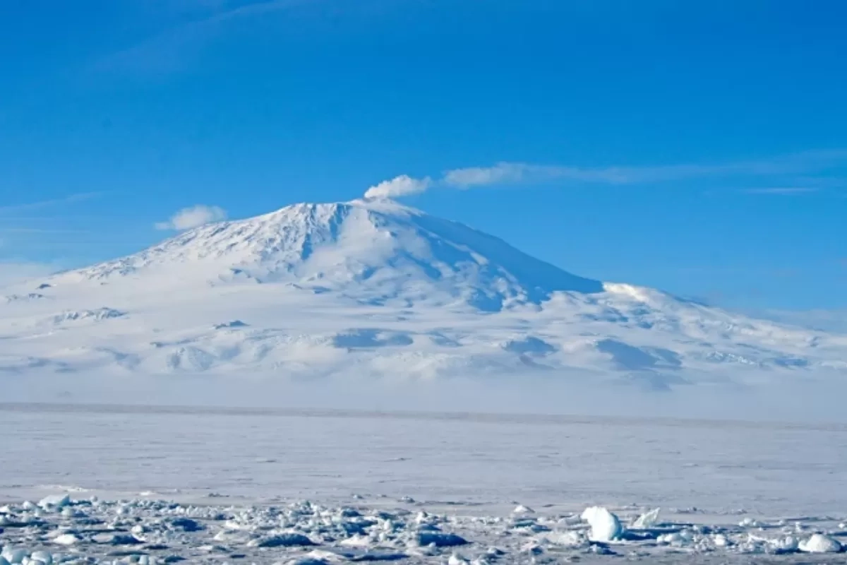 Erebus, Gunung Berapi Paling Selatan dengan Danau Lava Abadi di Antartika