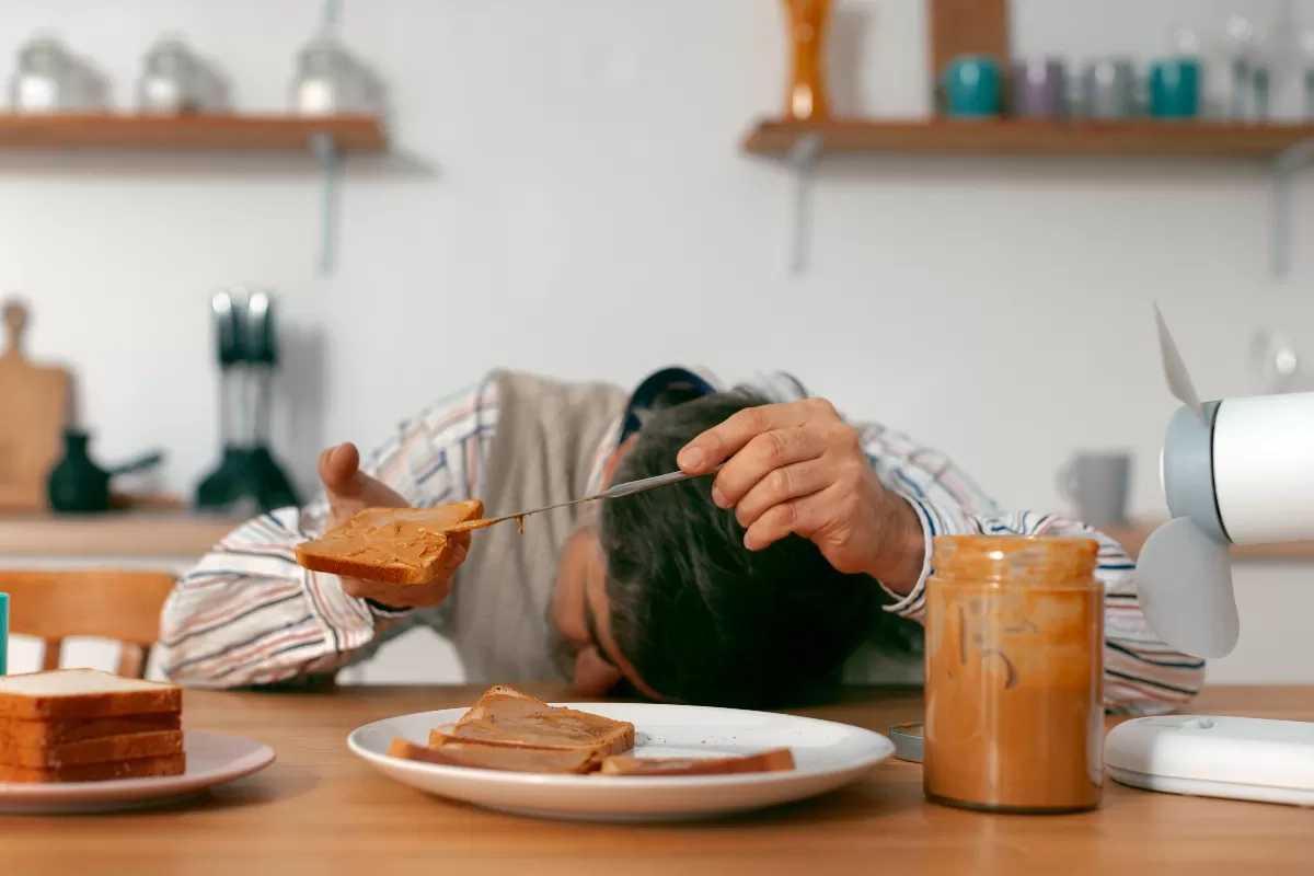 Ketika Cemas Mengacaukan Nafsu Makan: Antara Tak Lapar dan Makan Berlebihan