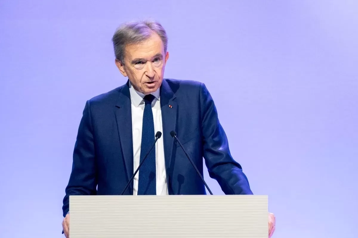 Lonjakan Kekayaan Bernard Arnault Guncang Prancis di Tengah Polemik Pajak Kekayaan dan Kebangkitan LVMH di Pasar Global