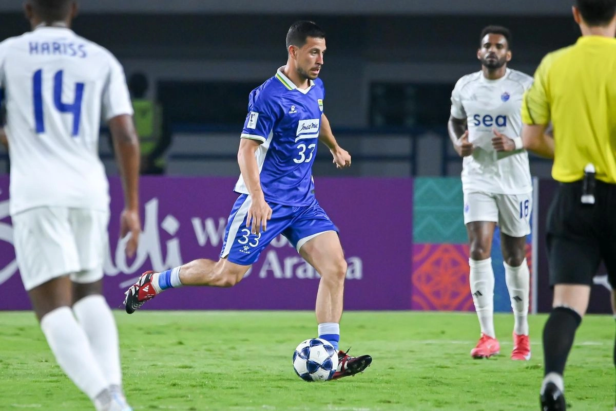Hasil HT PSBS Vs Persib 0-1: Andrew Jung Bawa Maung Unggul