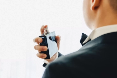 5 Titik Utama Mengaplikasikan Parfum agar Wangi Tahan Lama Seharian