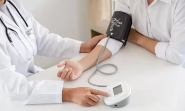 Cek Tekanan Darah Sesuai Usia: Jangan Abaikan Tekanan Darah Tidak Normal, Bisa Menyebabkan Penyakit Stroke