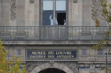 Louvre Museum di Paris Dibobol Maling, Ini Daftar Barang yang Hilang: Koleksi Napoleon hingga Ratu Perancis Raib
