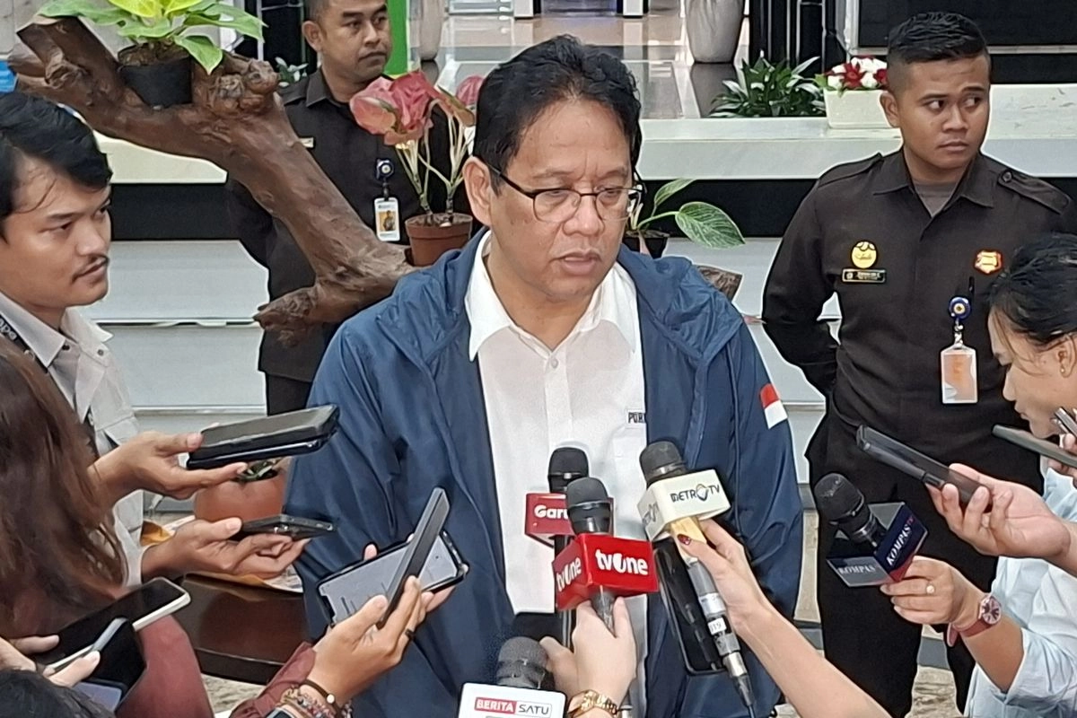 Menkeu Purbaya Pamer Jaket Pertumbuhan Ekonomi 8 Persen: Dari Orang Istana