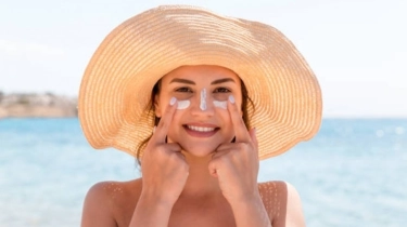 Apakah Sunscreen Bisa Menghilangkan Kerutan? Coba 5 Tabir Surya Ini untuk Anti Aging