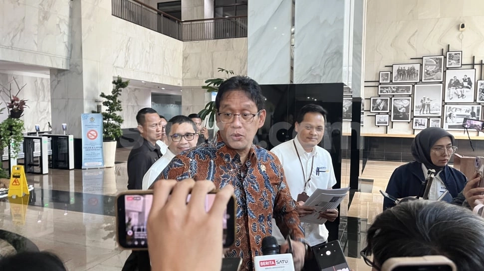 Menkeu Purbaya Tangguhkan Kebijakan Sri Mulyani, Pajak 'Online Shop' Resmi Ditunda!