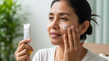 Sunscreen untuk Umur 40 Tahun ke Atas SPF Berapa? Ini 4 Produknya untuk Atasi Flek Hitam