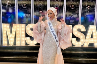 Profil MonaLesa Brackett, Finalis Berhijab Pertama di Miss USA 2025