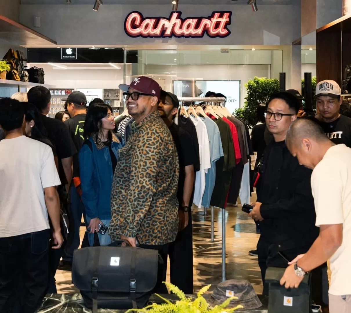 Beri Sentuhan Budaya Lokal, Grand Opening Carhartt WIP Jakarta Hadirkan Warung Pecel Lele