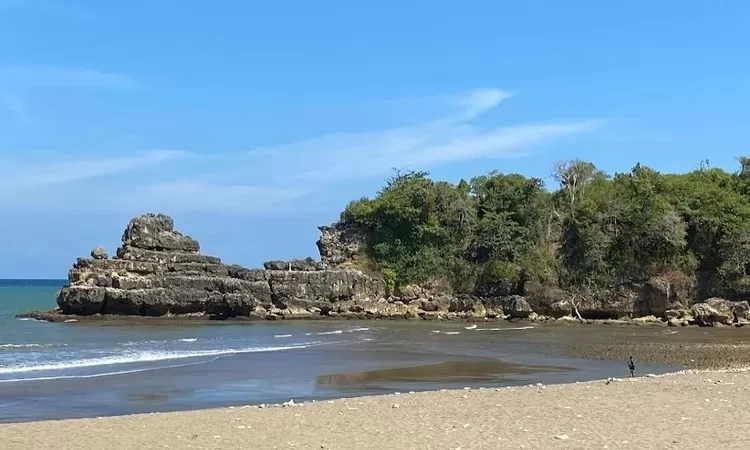 Jelajah Wisata Blitar: 5 Pantai Ini Wajib Dikunjungi untuk Liburan Seru
