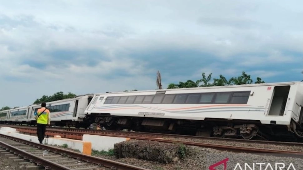 3 Fakta Kereta Purwojaya Anjlok di Bekasi, Jalur Terblokir Sejumlah KA Terdampak