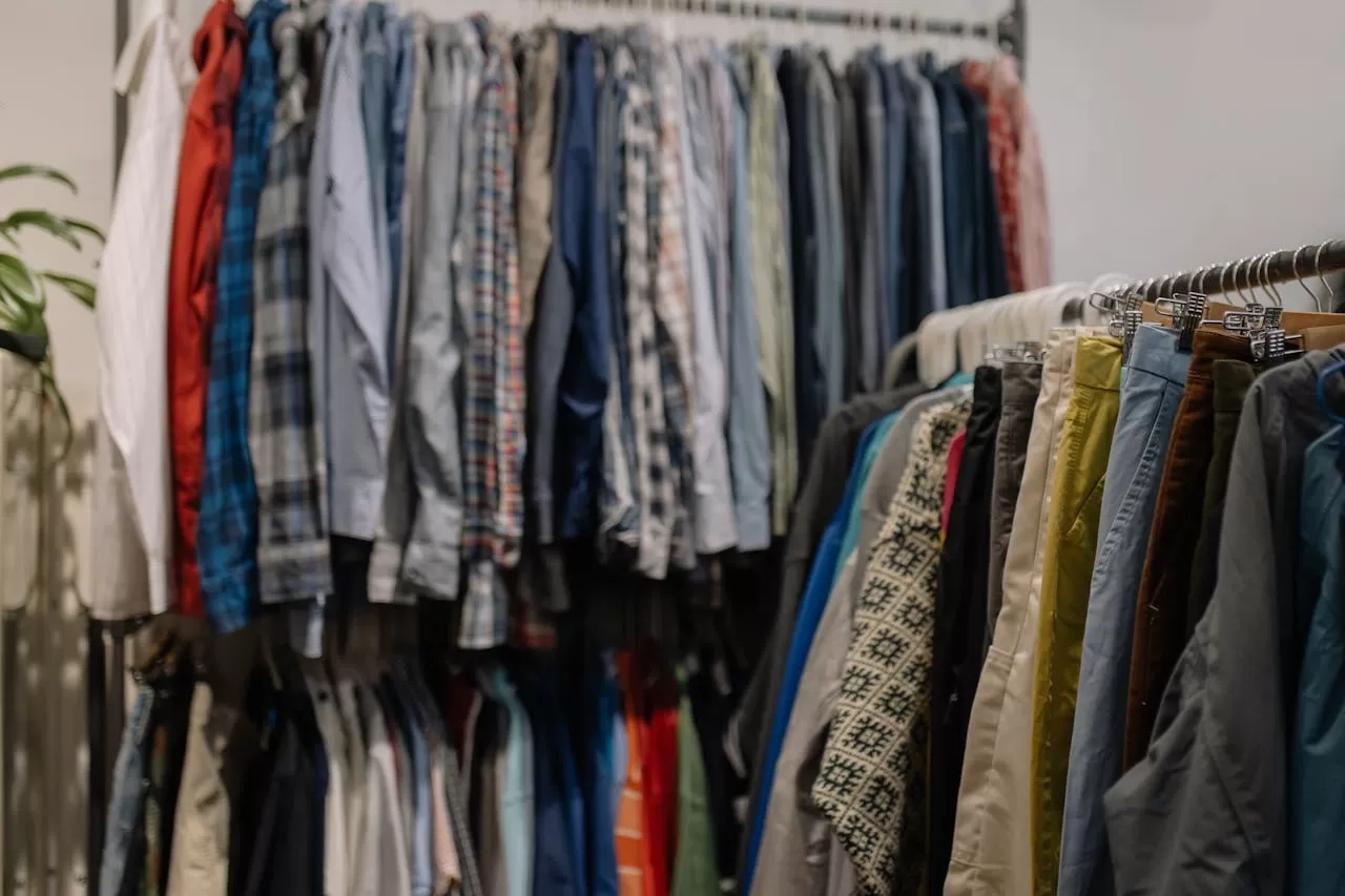 6 Rekomendasi Tempat Thrifting di Surabaya, Surganya Berburu Outfit Impor Bekas Berkualitas