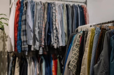 6 Rekomendasi Tempat Thrifting di Surabaya, Surganya Berburu Outfit Impor Bekas Berkualitas