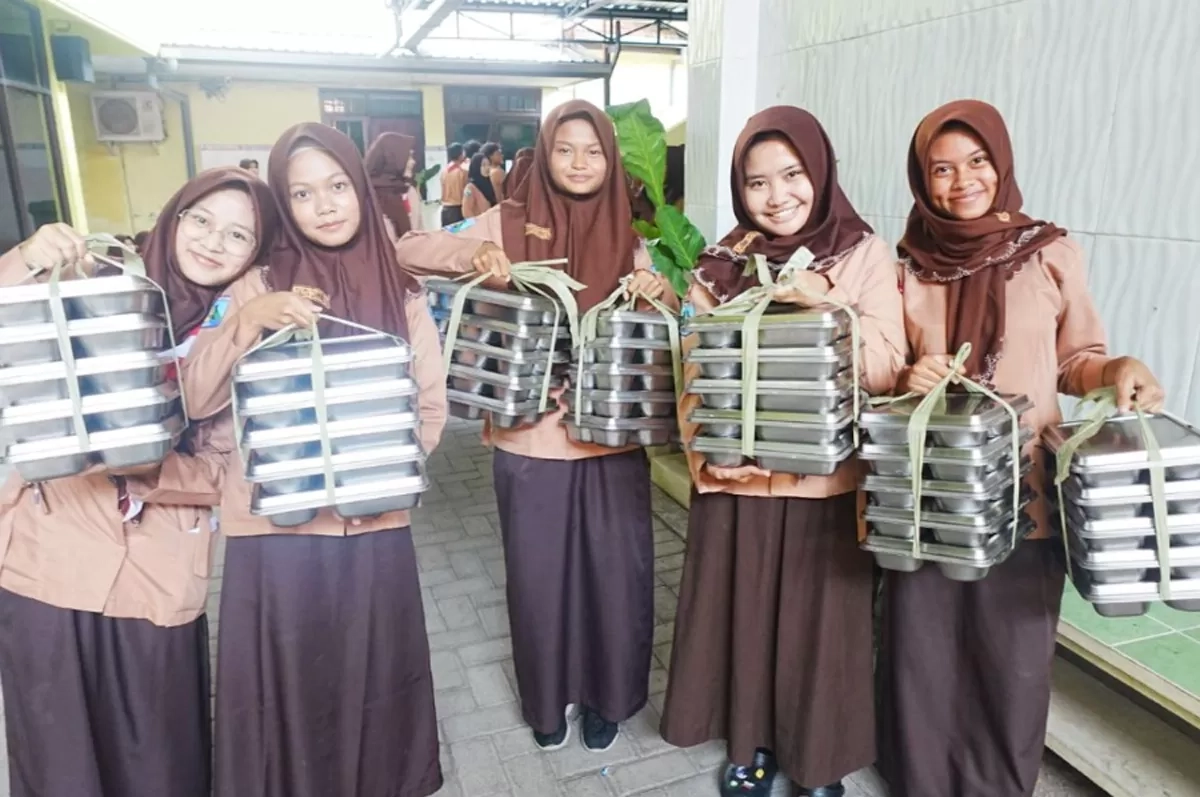 Siswa SMA Negeri 1 Gedangan Semringah Dapat MBG, Menunya Enak dan Bikin Hemat Uang Saku
