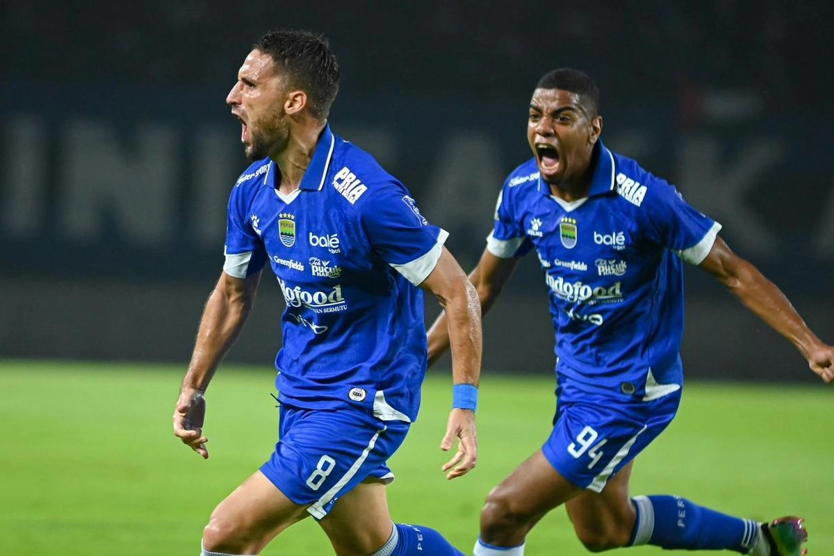 Hasil HT Persib Vs Persis 1-0: Luciano Guaycochea Cetak Gol, Lalu Kena Kartu Merah