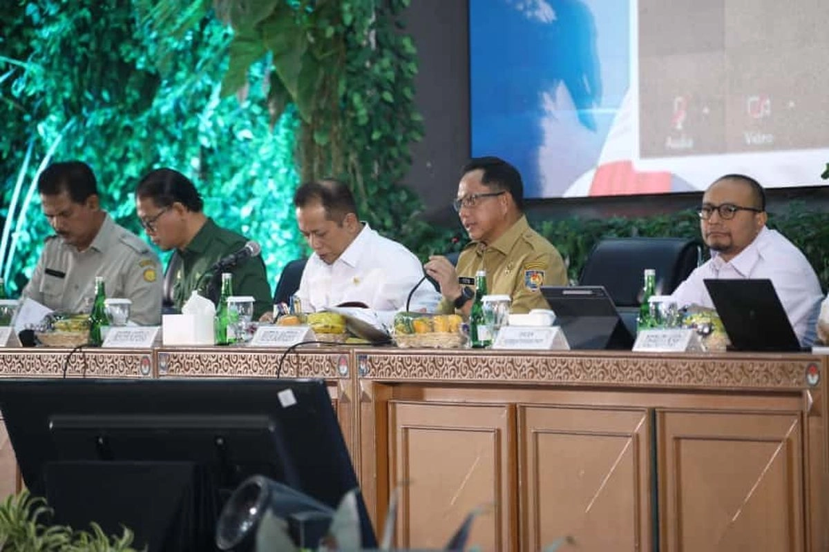 Rakor dengan Sekda Se-Indonesia, Mendagri Bahas Harga Telur Naik Imbas MBG