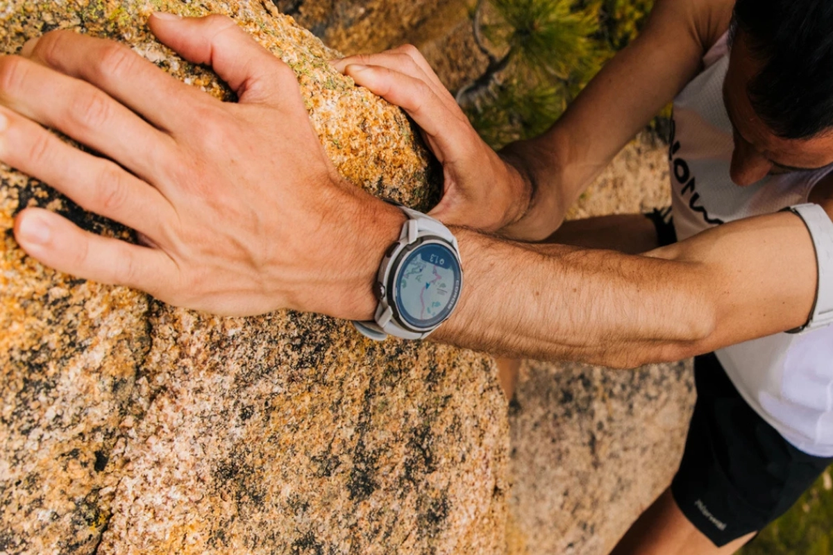 Smartwatch Coros Apex 4 Resmi, Bawa Fitur Dual-band GPS Baterai Tahan 24 Hari