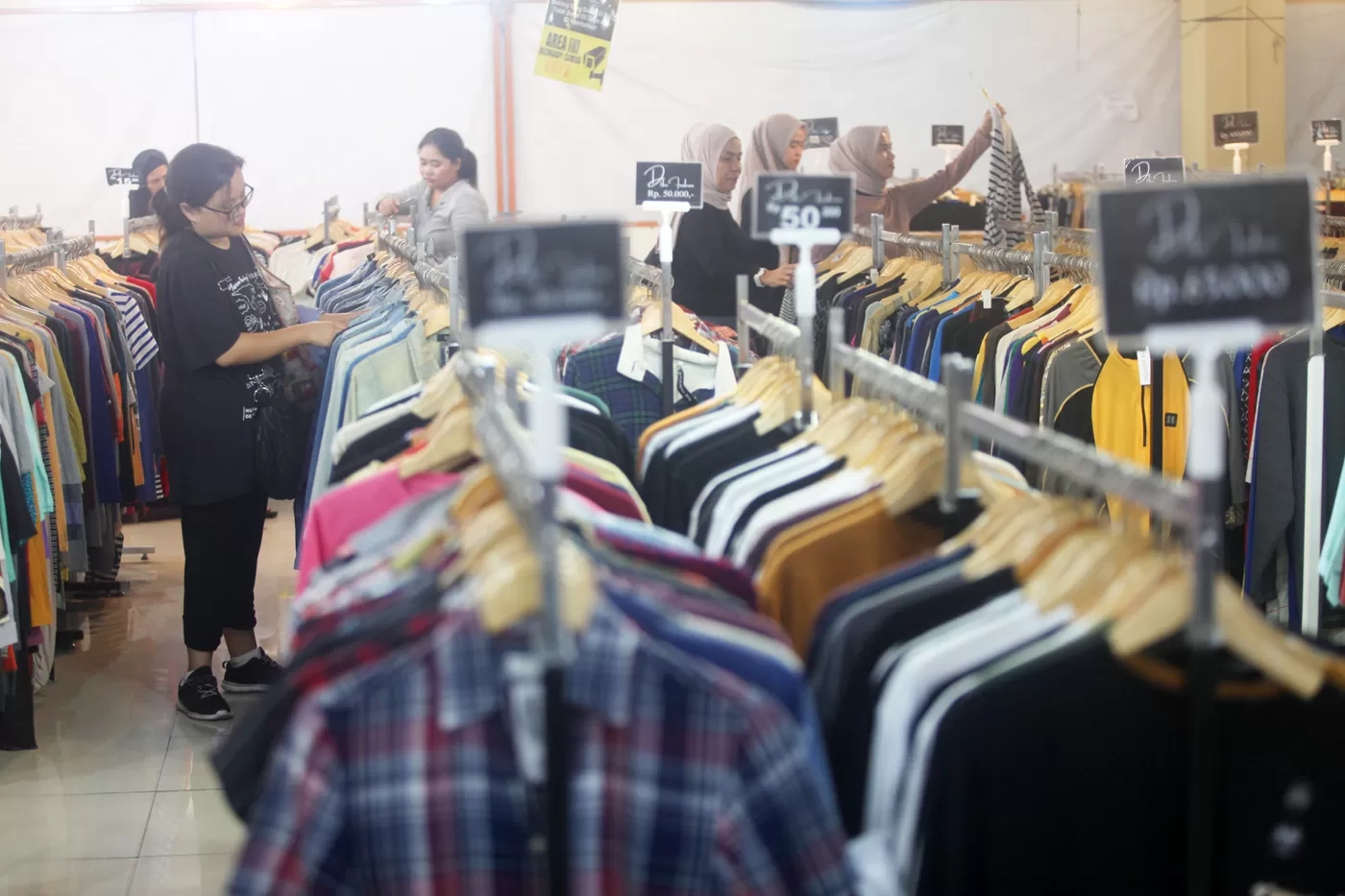 5 Tanda Infeksi Kulit Akibat Pakai Baju Hasil Thrtifting, Nomor 4 Sering Dianggap Sepele!