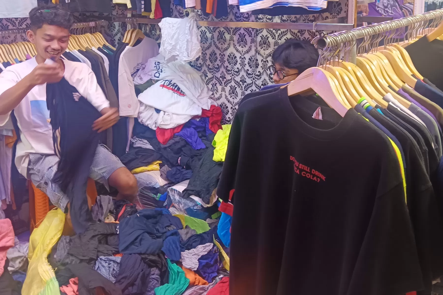 Omzet Thrifting Pakaian Capai Rp 1 Juta per Hari, Pedagang Protes Dilarang Menkeu Purbaya Berjualan
