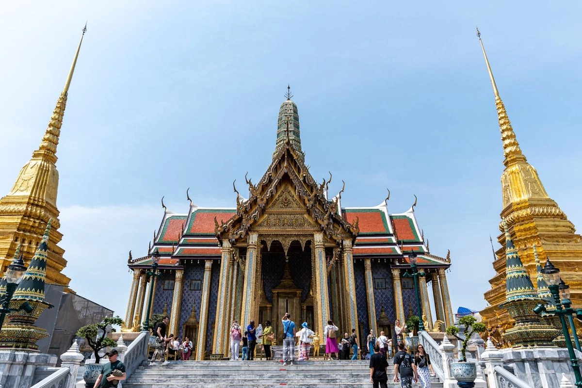 Jangan Pakai Baju Cerah saat Wisata ke Thailand, Kenapa?