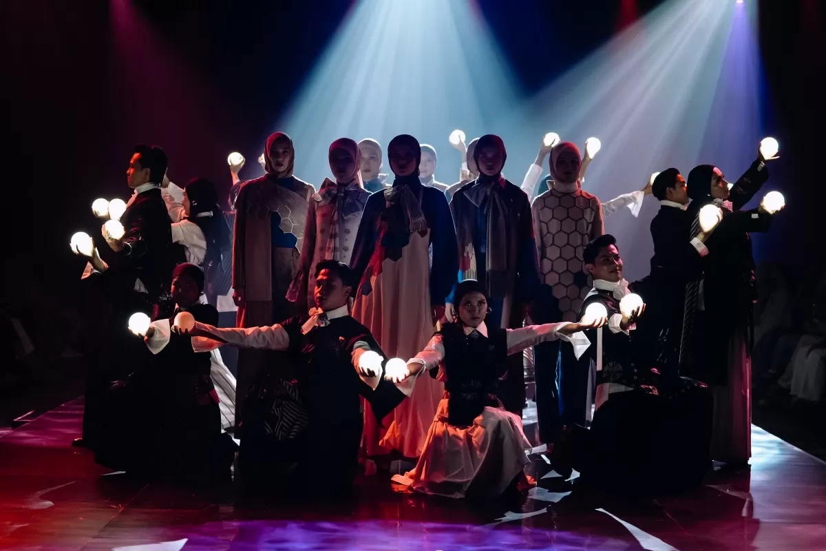 Panggung IN2MOTIONFEST 2025 Sukses Tampilkan 1.785 Koleksi dari 214 Desainer dengan Sentuhan Wastra