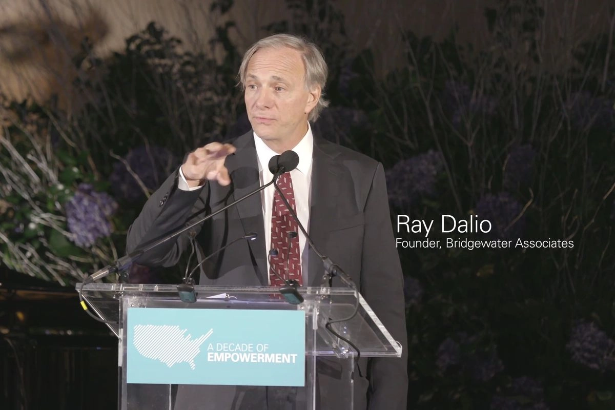 Harga Emas Terkoreksi, Ray Dalio: Emas Adalah Uang yang Paling Fundamental