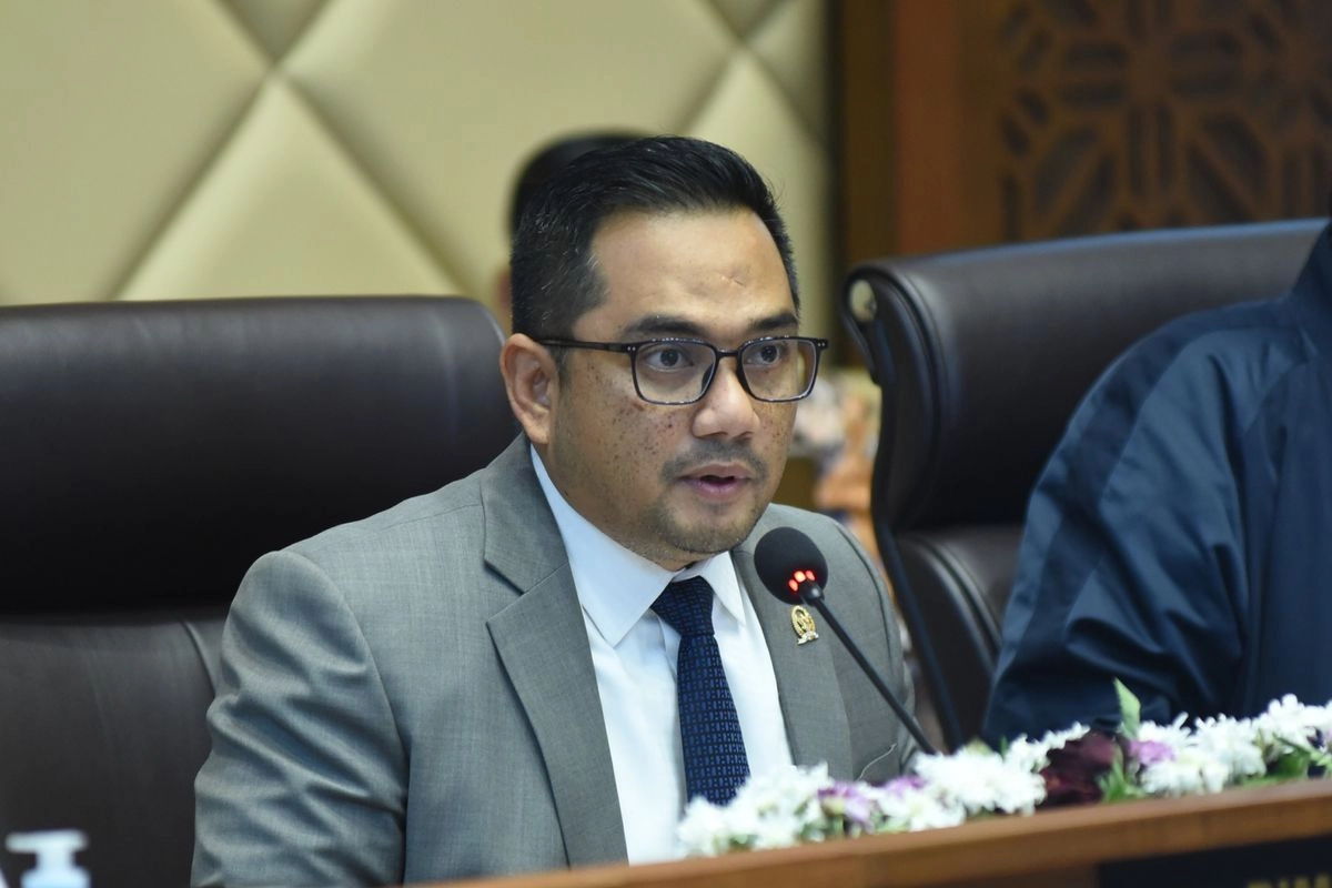 Ketua Komisi II Sindir KPU: Kalau Bisa Pesawat Biasa, Kenapa Harus Pakai Jet Pribadi?