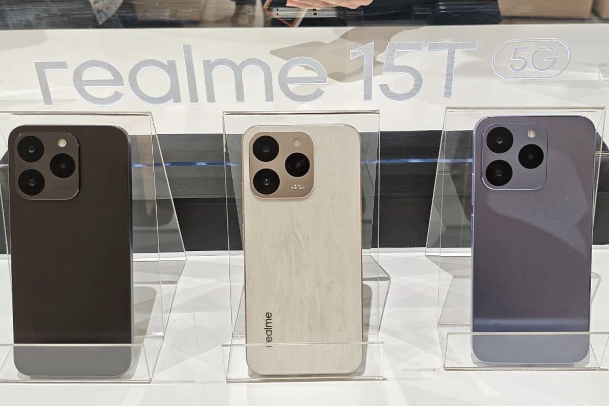 Menggenggam Realme 15T 5G, HP Tipis Baterai Besar yang Ringan di Tangan