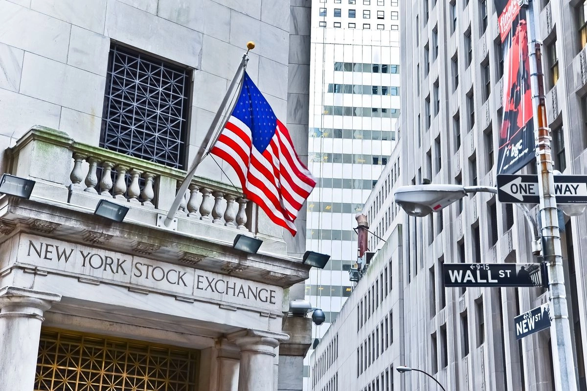 Wall Street Catat Rekor Baru Jelang Keputusan Suku Bunga The Fed