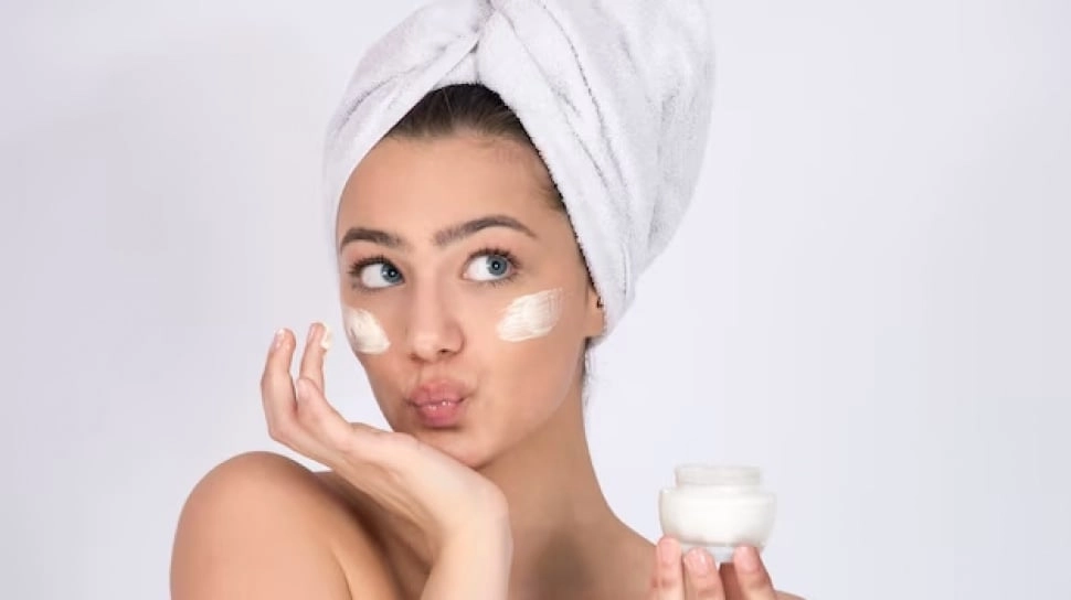7 Rekomendasi Day Cream dengan SPF: Melembapkan dan Lindungi Kulit dari Munculnya Flek Hitam
