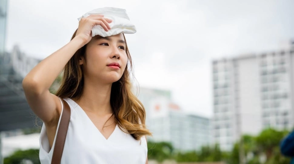 Cuaca Panas Ekstrem Melanda, Begini Cara Aman Jaga Tubuh Tetap Terhidrasi