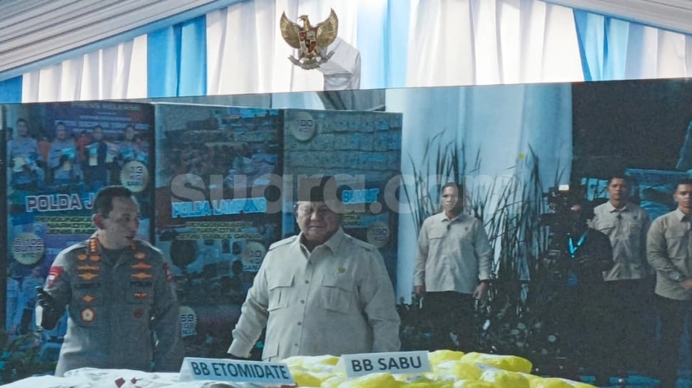 Pakai Sarung Tangan, Prabowo Ikut Musnahkan Barang Bukti Narkoba 214,84 Ton Senilai Rp29,37 Triliun