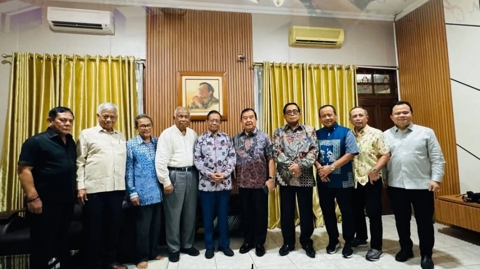 Parade 11 Purnawirawan Jenderal di Kantor Mahfud MD, Sinyal Darurat Selamatkan Polri?