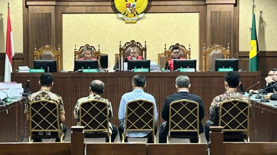 Skandal Suap Vonis Lepas CPO: Panitera Dituntut 12 Tahun, Ungkap Peran Penghubung Rp60 Miliar!