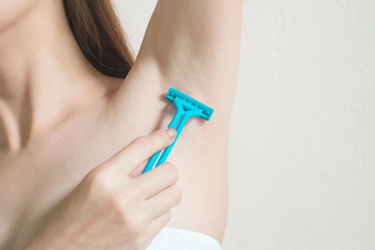 Apakah Shaving Bikin Ketiak Hitam? Simak Jawaban Dokter