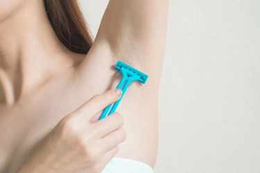 Apakah Shaving Bikin Ketiak Hitam? Simak Jawaban Dokter