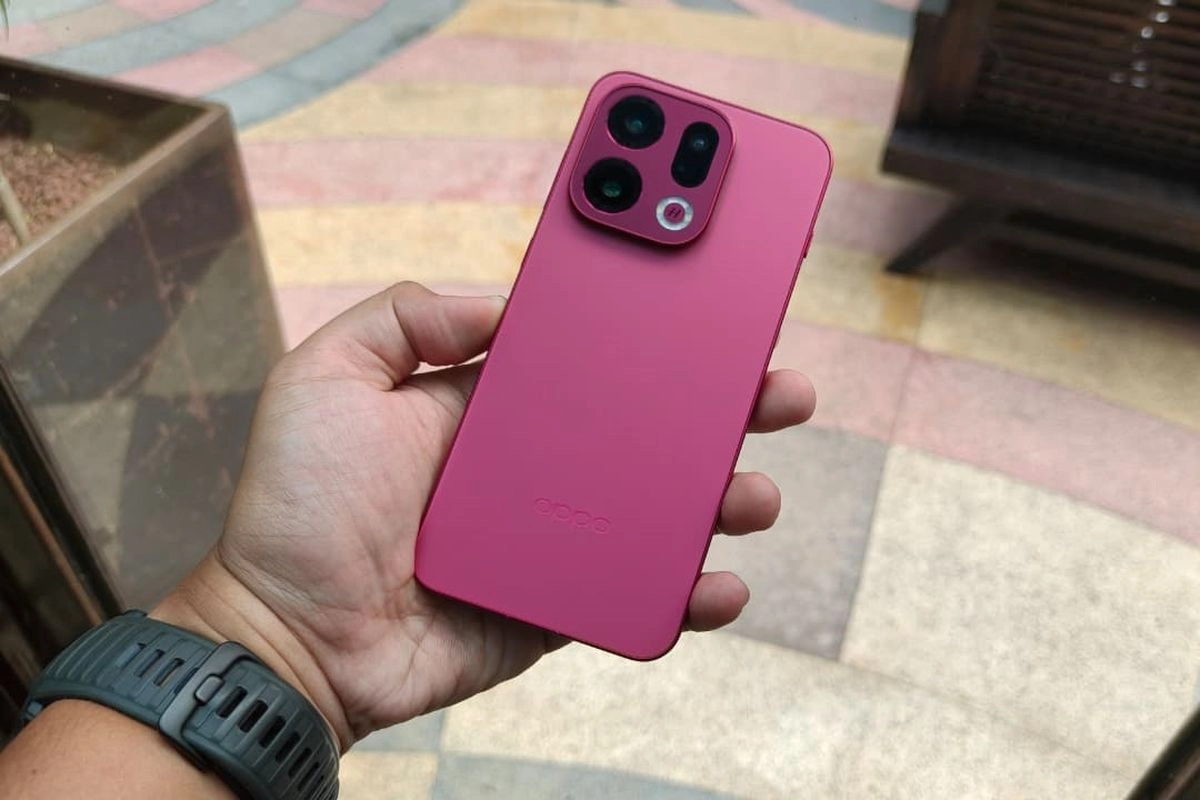 Menggenggam Warna Baru Oppo Find X9 ''Velvet Red'' yang Eksentrik