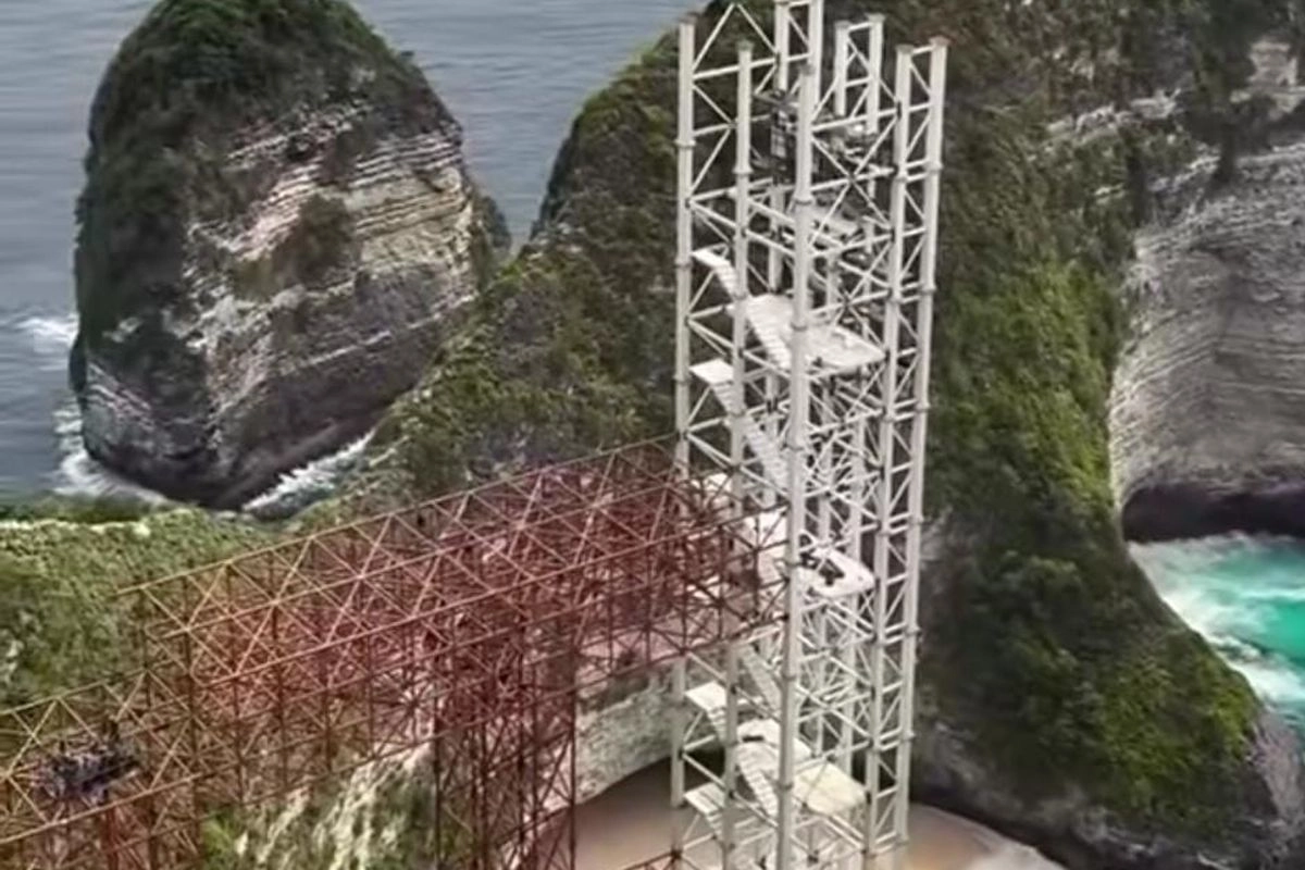 Viral Video Proyek Pembangunan Lift Kaca, Pantai Kelingking Jadi Sorotan