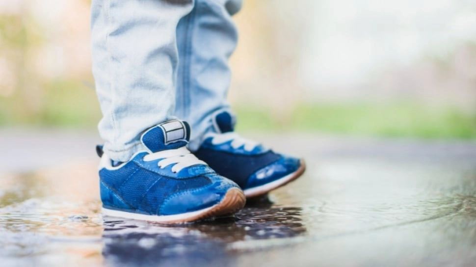 7 Cara Cuci Sepatu yang Kehujanan Supaya Wangi dan Tetap Awet