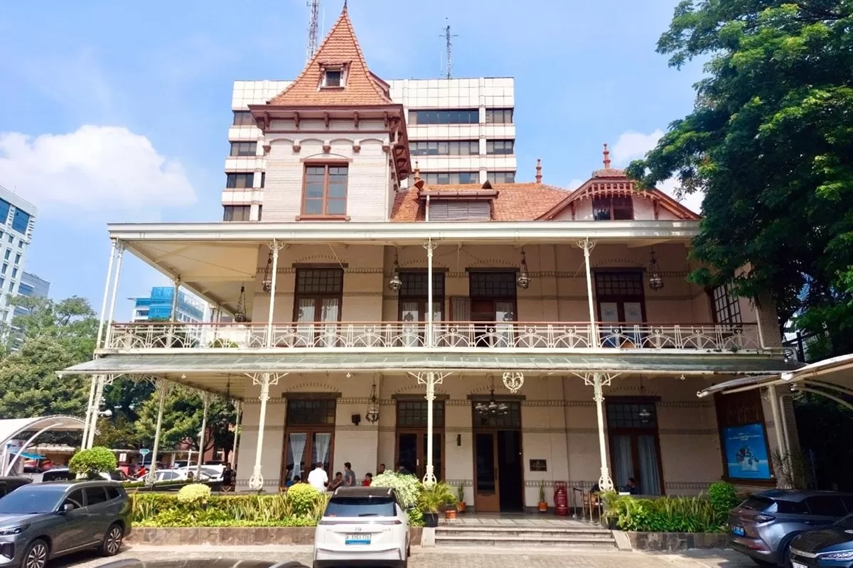 Klasik nan Artistik! Gedung PLN Gambir: Warisan Kolonial, Simbol Listrik Pertama di Jakarta