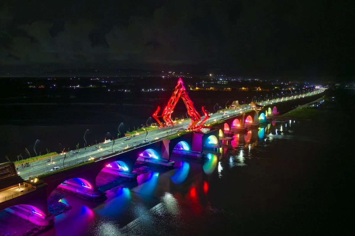 Jembatan Rp 800 Miliar di Yogyakarta, Bertabur Lampu Aneka Warna Saat Malam