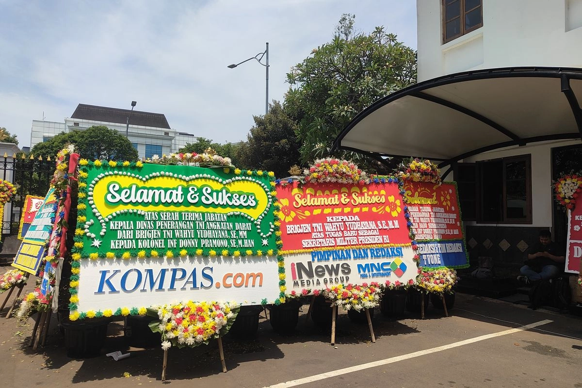 Karangan Bunga di Mabes TNI AD Saat Sertijab ke Kadispenad Baru