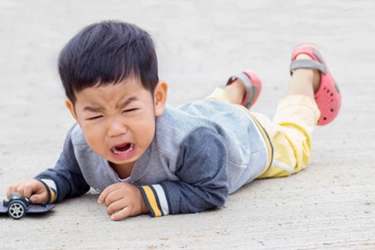 Pertolongan Pertama Saat Anak Jatuh dari Ketinggian, Apa yang Harus Dilakukan Orangtua?