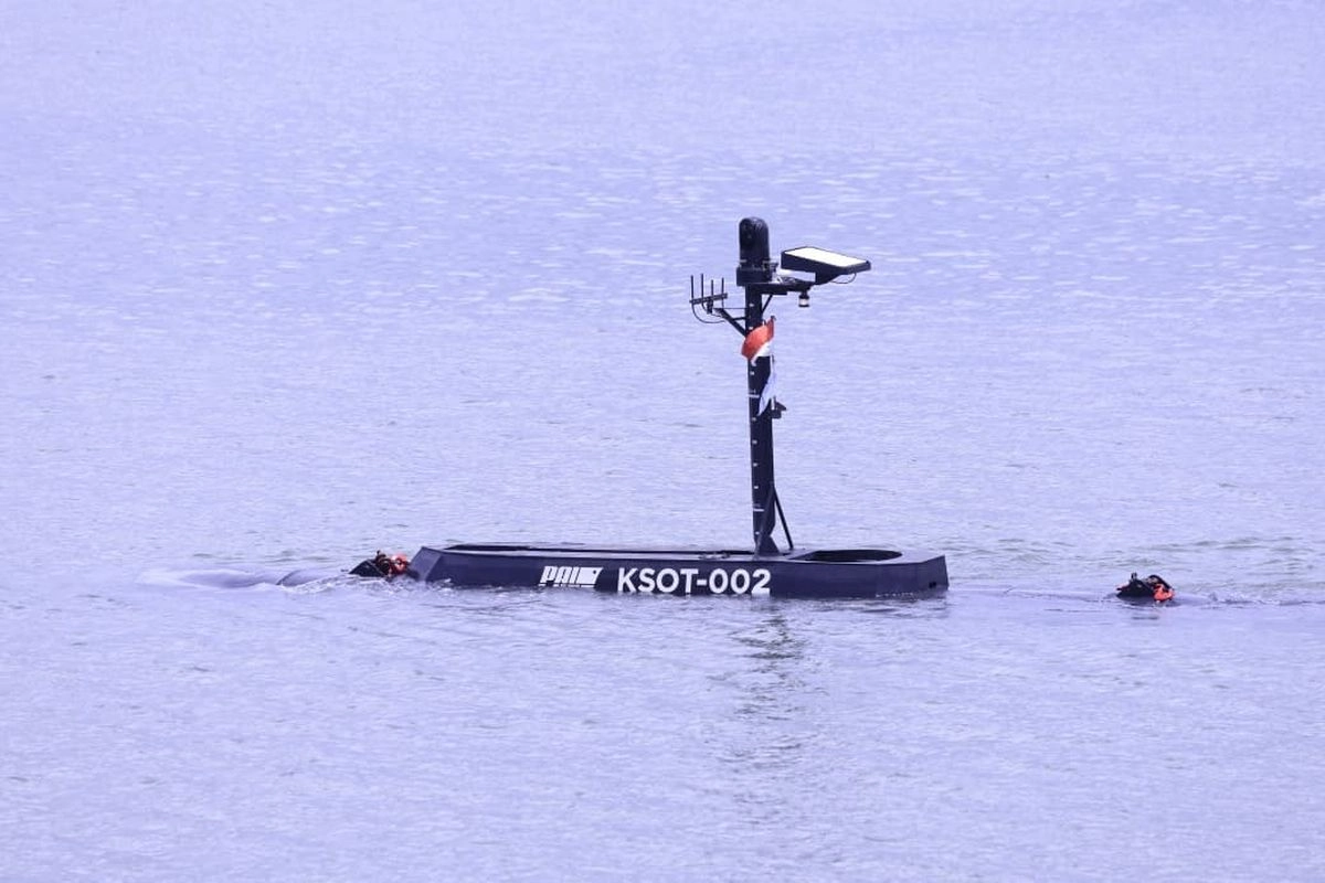 Prabowo Pantau Uji Tembak Torpedo Kapal Selam Otonom Pertama RI dari Jakarta