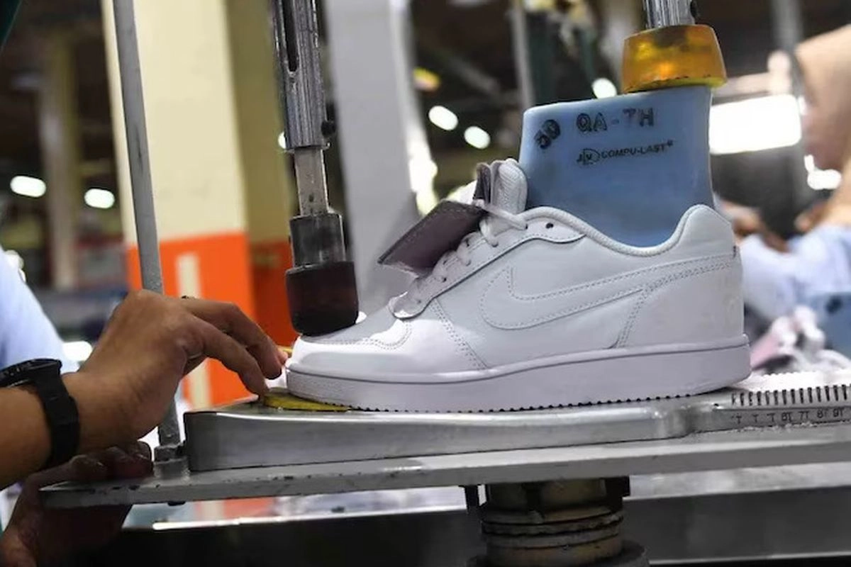 Tarif Impor Amerika Picu PHK Ribuan Pekerja di Pabrik Sepatu Tangerang