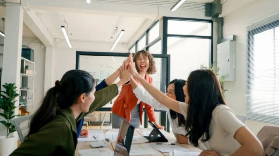 4 Zodiak Paling Bahagia Bulan November Ini: Cancer, Semesta Sedang Berpihak Padamu!