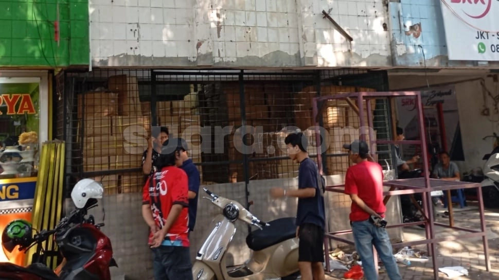 Polres Jakut Geledah Ruko Ompreng MBG! Dalami Dugaan Impor China dan Pemalsuan Label SNI