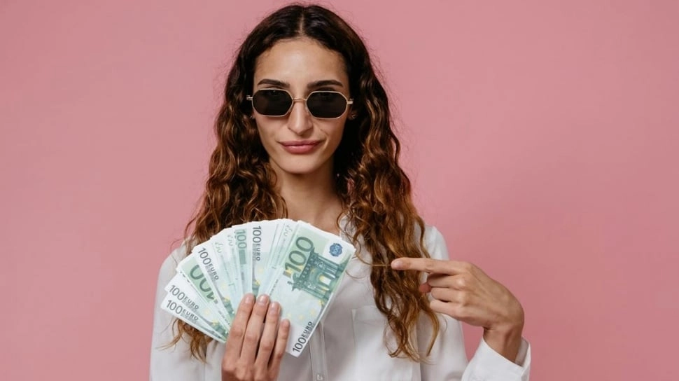 Rezeki Lancar! 3 Zodiak Ini Diprediksi Panen Cuan Sepanjang November 2025